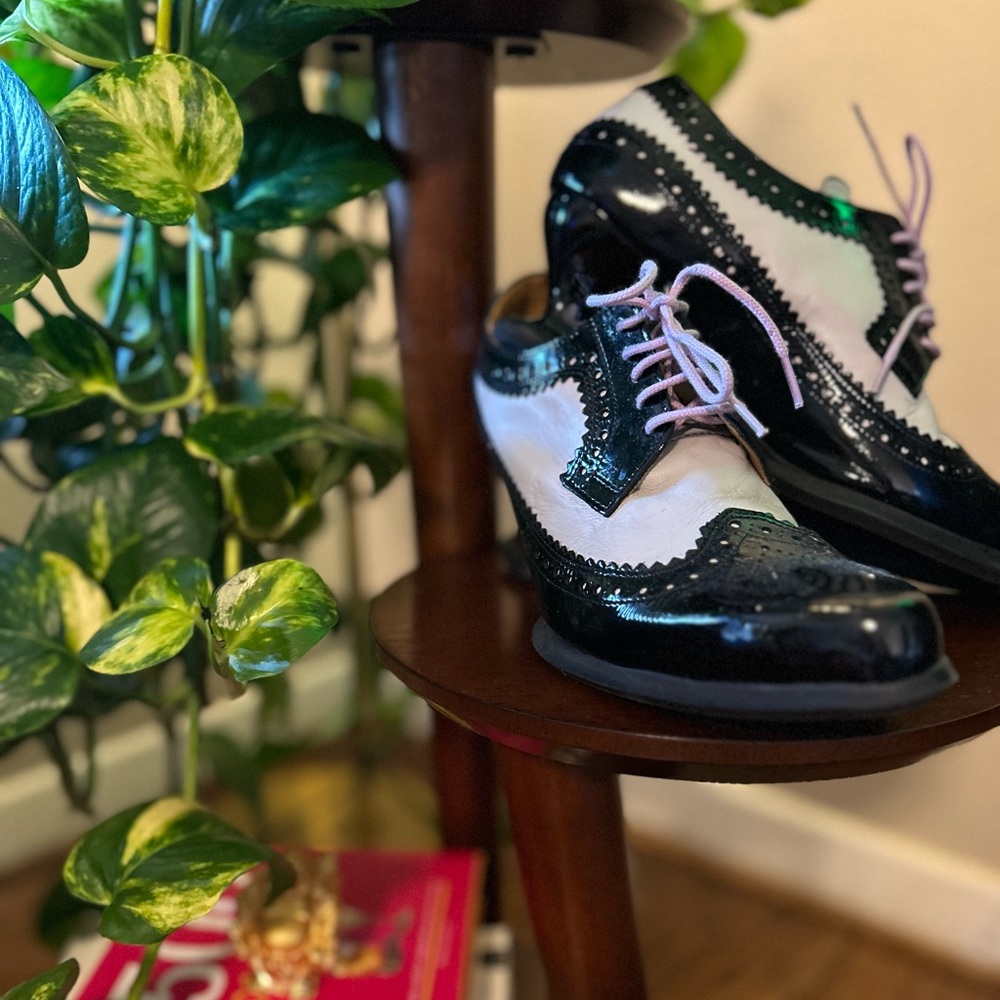Fluevog Dr. Gunter black/white New. Size 6 US.